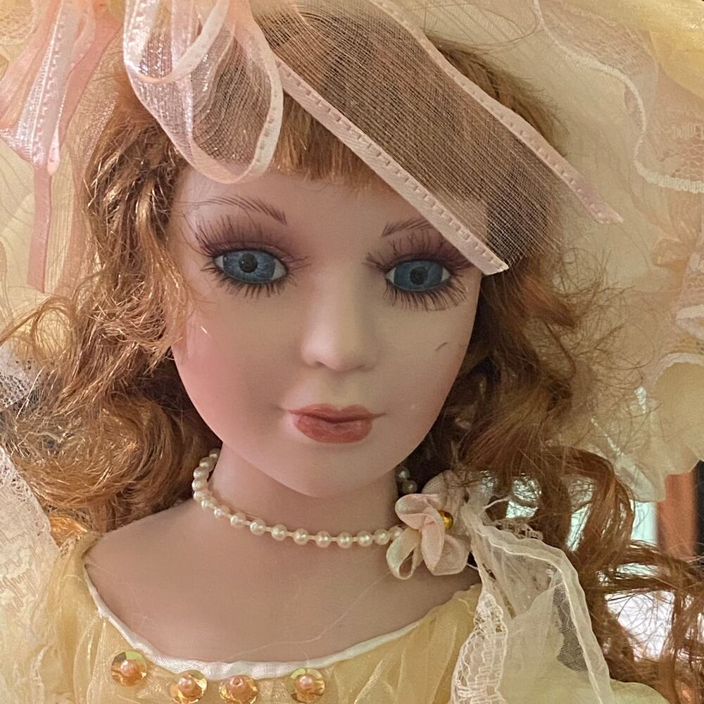 Vintage Timeless Treasures Vanessa Collection Doll Blue Eyes Porcelain 16 in
